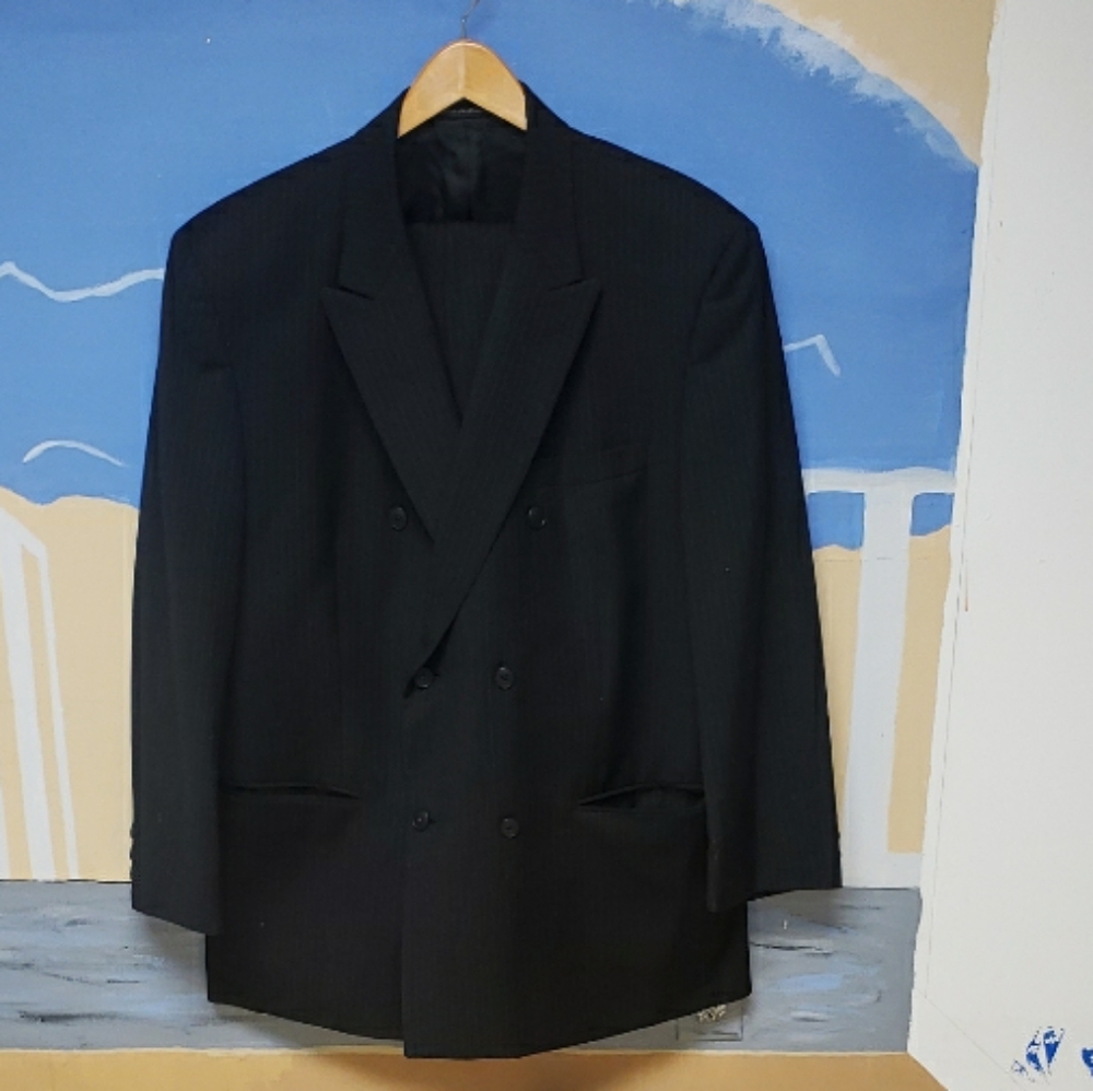 Mens pinstripe suit - Picture 12 of 12